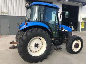 New Holland 4WD Tractor  - picture0' - Click to enlarge