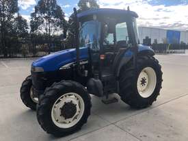 New Holland 4WD Tractor  - picture1' - Click to enlarge