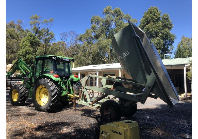Used 1995 fabro weld 2 x Tipping harvesting bins Grape Harvester in