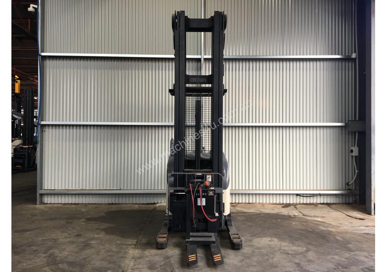caption Electric Forklift Reach RD Series 1999