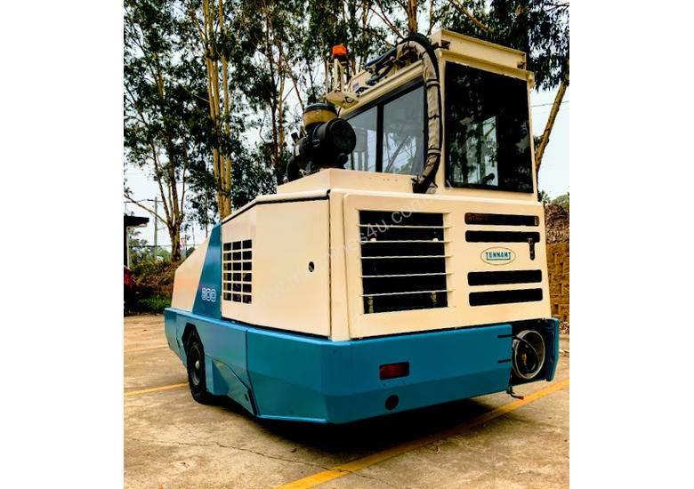 Used tennant 800 Ride On Sweeper in , Listed on Machines4u