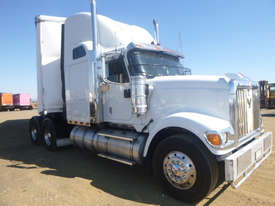 International 9900 Eagle Primemover Truck - picture0' - Click to enlarge