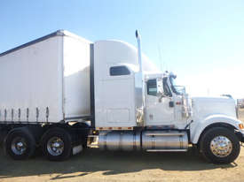 International 9900 Eagle Primemover Truck - picture2' - Click to enlarge