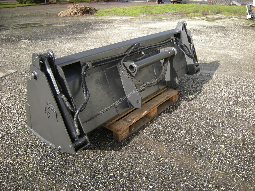 Used MacCormack Manitou 4in1 Bucket Telehandler Buckets in , Listed