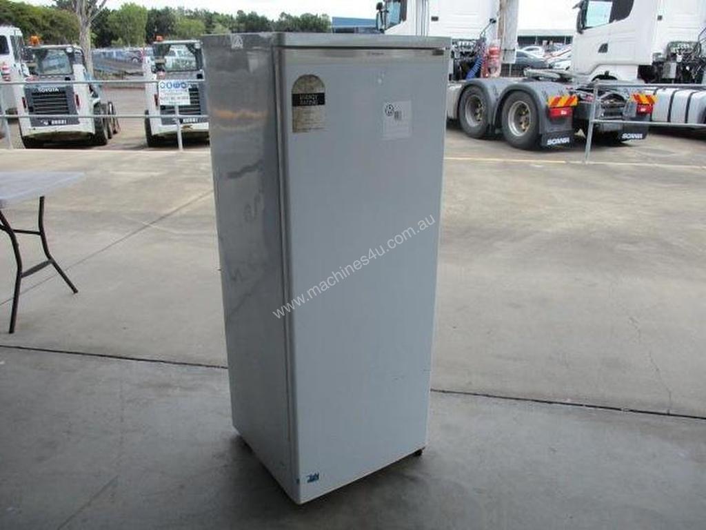 westinghouse 240l fridge