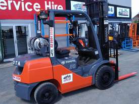 TOYOTA FORKLIFT 3 TON 32-8FG30 - picture2' - Click to enlarge