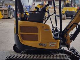 Low Houred Yanmar VIO17 With Tilt Hitch! - picture2' - Click to enlarge