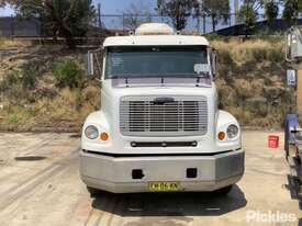 1999 Freightliner FL112 - picture1' - Click to enlarge