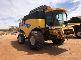 New Holland CX860 Header - picture0' - Click to enlarge