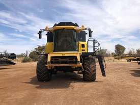 New Holland CX860 Header - picture0' - Click to enlarge