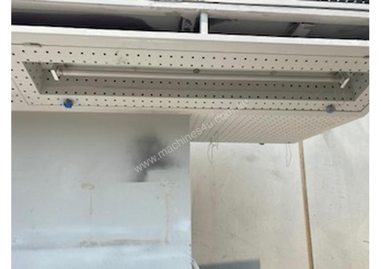 caption Fully ducted double sided Downdraft Table, 3 phase power, with fluorescent tube lighting