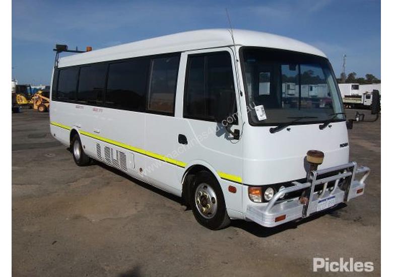 caption 2005 Mitsubishi Rosa BE600