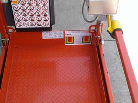 Scissor Lift and Trailer - picture2' - Click to enlarge
