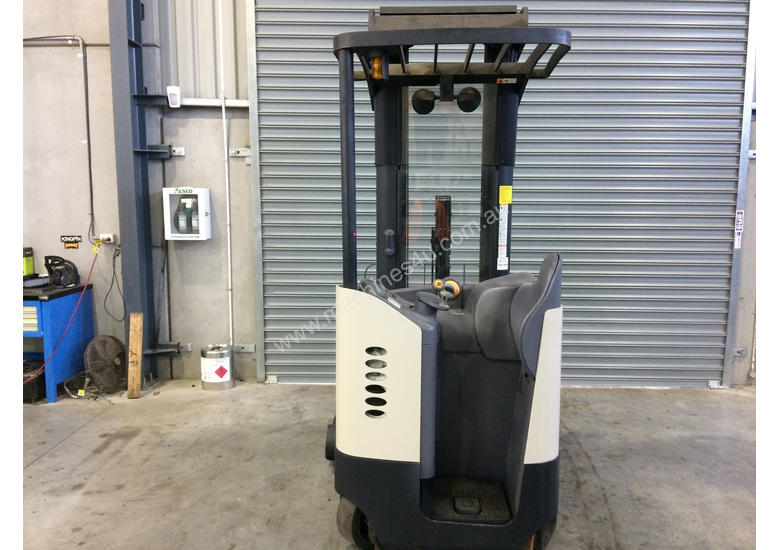 caption Crown RR5200 Reach Forklift Forklift