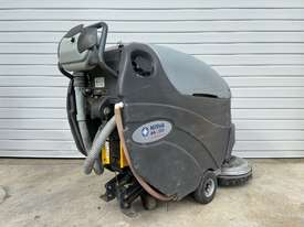 Nilfisk 725 Commercial Floor scrubber - picture0' - Click to enlarge