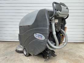 Nilfisk 725 Commercial Floor scrubber - picture1' - Click to enlarge