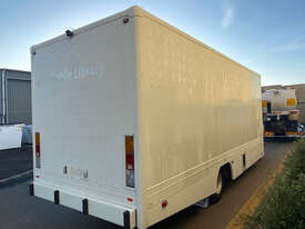 Hino FC Ranger 5 Pantech Truck - picture2' - Click to enlarge
