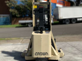 Crown 1T Walkie Stacker Forklift - 2.3m lift - picture2' - Click to enlarge