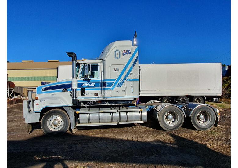 caption 2002 Mack Trident