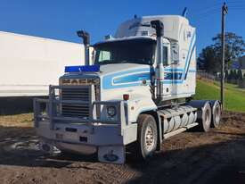 2002 Mack Trident - picture0' - Click to enlarge