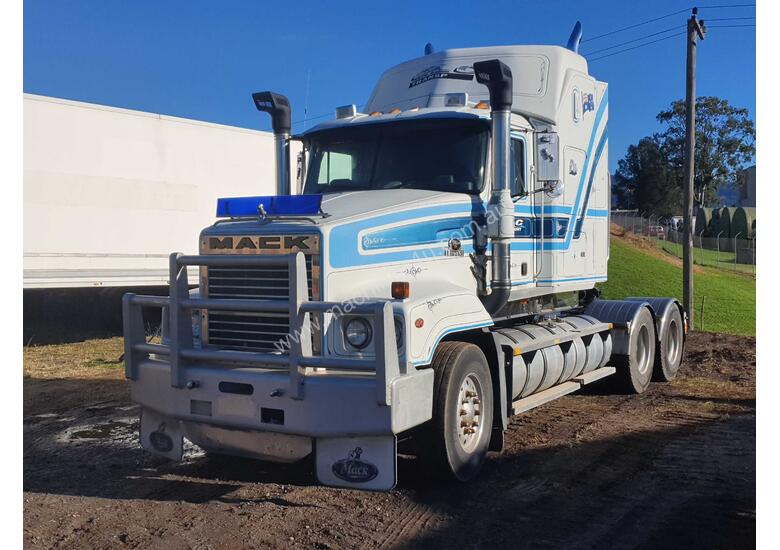 caption 2002 Mack Trident