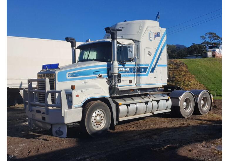 caption 2002 Mack Trident