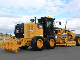 Caterpillar 140M-3 Graders - picture1' - Click to enlarge