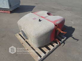 SYLVAN 400 LITRE SPRAYING TANK - picture0' - Click to enlarge