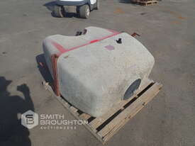 SYLVAN 400 LITRE SPRAYING TANK - picture0' - Click to enlarge