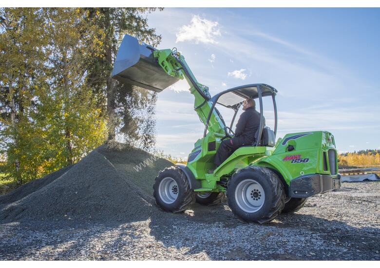 Avant 850 Compact Articulated Loader with Telescopic Boom