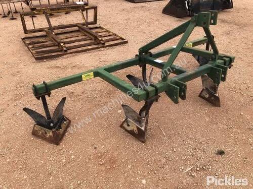 V-Tyned Cultivator/Scarifier, Green, 5 Tyne, Three Point Linkage,