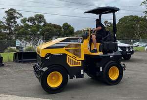 Multipac Asphalt Road finisher