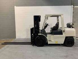 Counterbalance forklift - picture0' - Click to enlarge