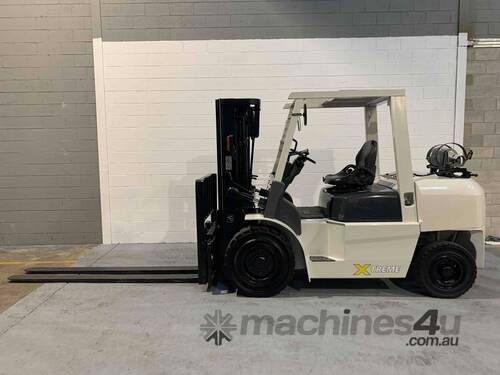 Counterbalance forklift