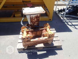 UDR FOOT CLAMP & BASE ASSEMBLY - picture0' - Click to enlarge