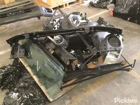 Pallet Containing Land Cruiser Parts - picture0' - Click to enlarge