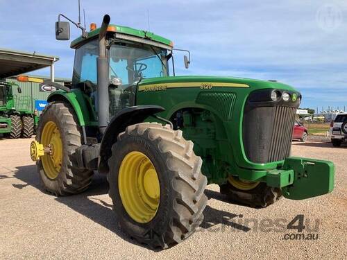 John Deere 8120