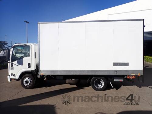 2014 ISUZU NPR 200 - Pantech trucks - Tail Lift