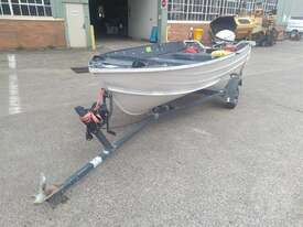 Small outboard Boat  - picture0' - Click to enlarge