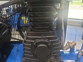 Peerless P17 Petrol Air Compressor: Belt Drive, Honda GX200, 350LPM - picture0' - Click to enlarge