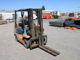 TOYOTA 2.5 TONNE COMPACT FORKLIFT - picture0' - Click to enlarge