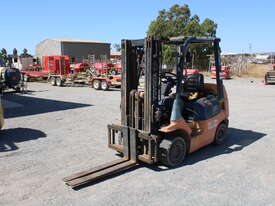 TOYOTA 2.5 TONNE COMPACT FORKLIFT - picture1' - Click to enlarge