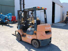 TOYOTA 2.5 TONNE COMPACT FORKLIFT - picture2' - Click to enlarge