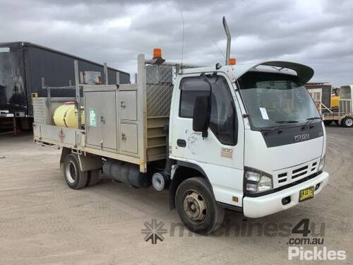 2006 Isuzu NPR300