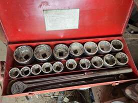 Socket Set & 20ft Chain - picture0' - Click to enlarge