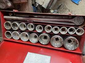 Socket Set & 20ft Chain - picture0' - Click to enlarge