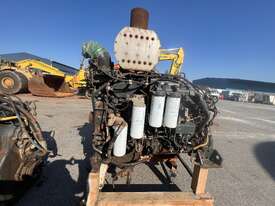 Komatsu WA500-6 Engine - picture0' - Click to enlarge