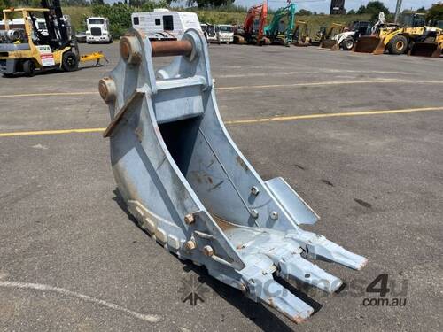CA-CX300 600mm Bucket with Teeth, Weight: 968Kg, Hitch: 90mm Pin Diameter, 468mm Pin to Pin, 326mm P