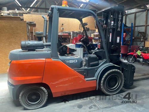 Toyota 5 Tonne Diesel Forklift