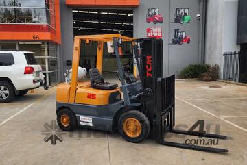 TCM Forklift 2.5T Container Mast
